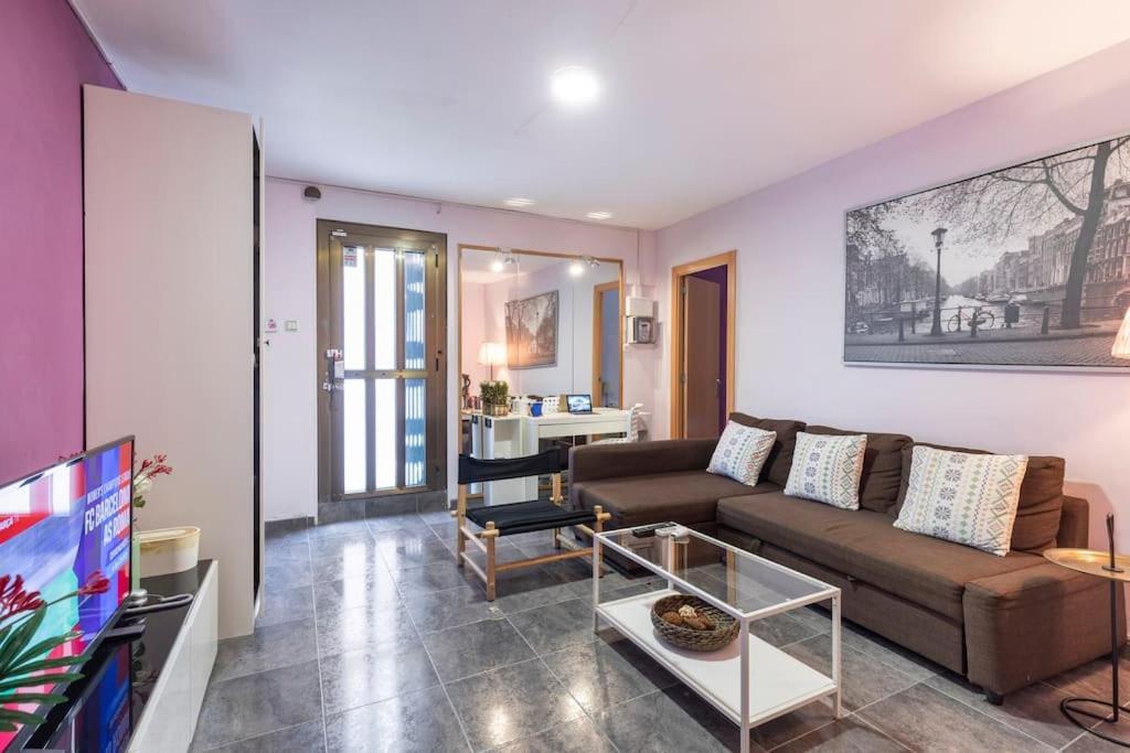Subway Station Apartment Near Camp Nou L'Hospitalet de Llobregat Bagian luar foto