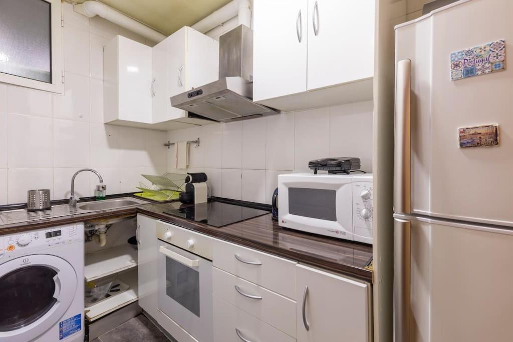 Subway Station Apartment Near Camp Nou L'Hospitalet de Llobregat Bagian luar foto