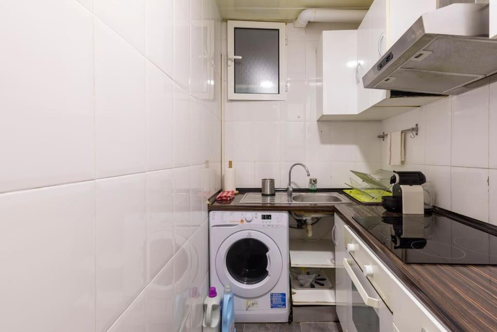 Subway Station Apartment Near Camp Nou L'Hospitalet de Llobregat Bagian luar foto